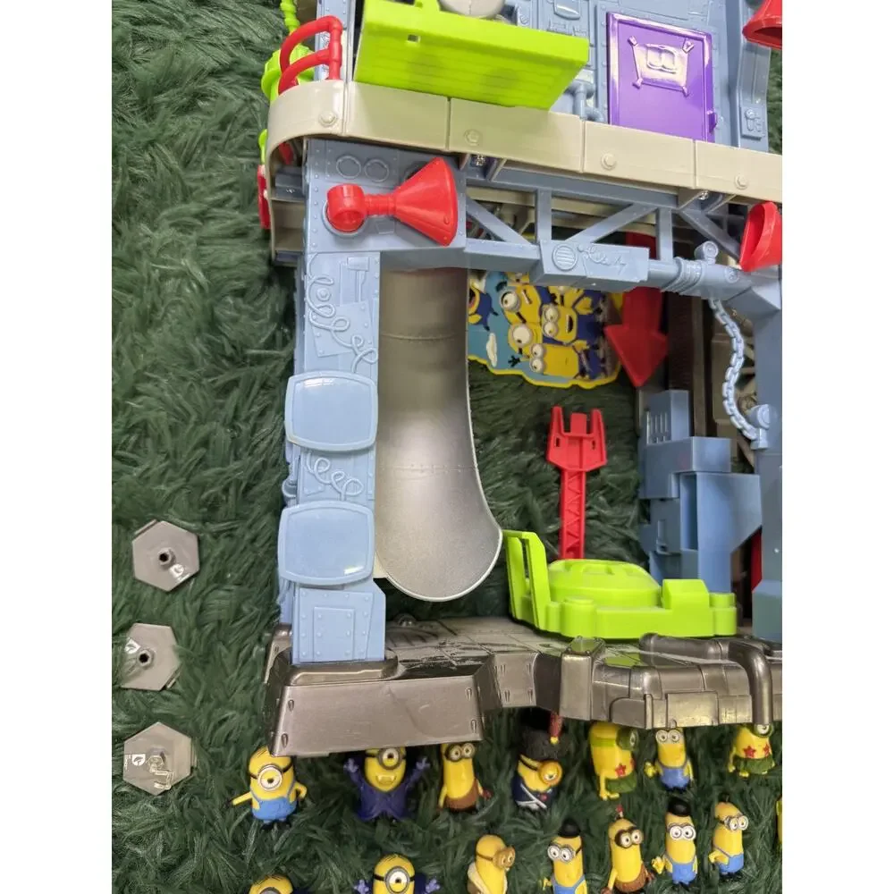 Minions Despicable Me Mega Bloks Factory Playset with 17 Minifigures Mattel